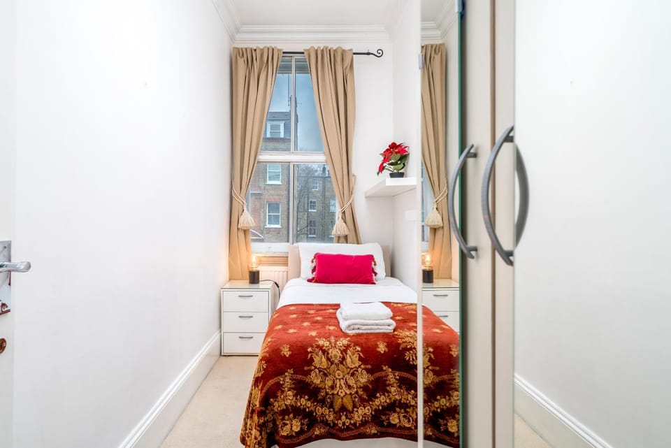 Bed, Bedroom, wardrobe