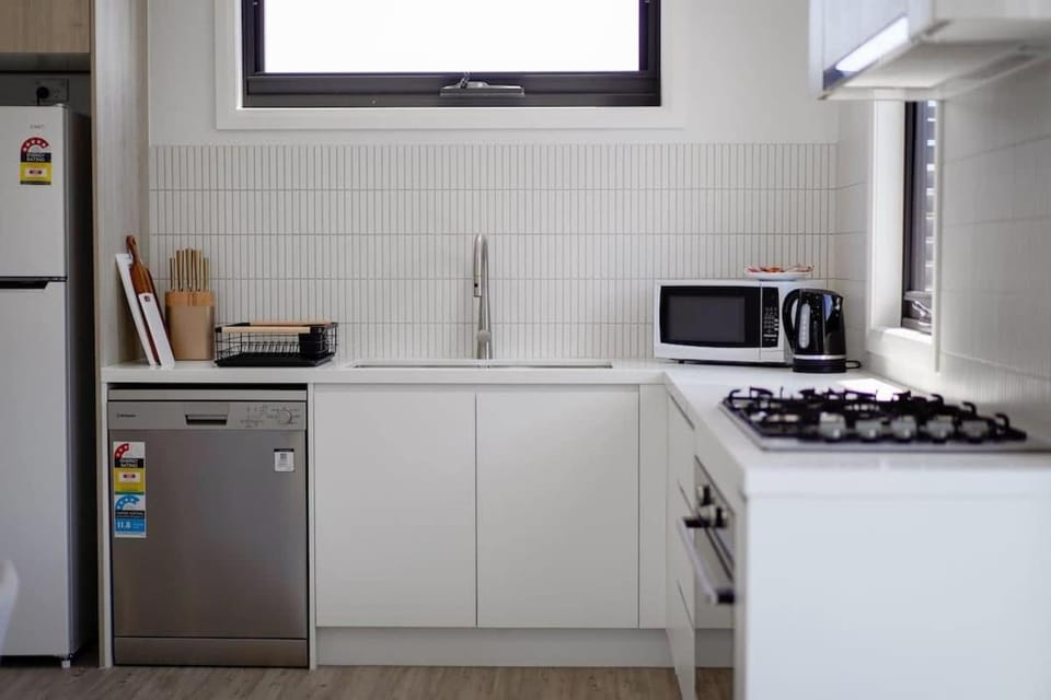 Modern Rosebud Townhouse 300m from the Beach House in Rosebud