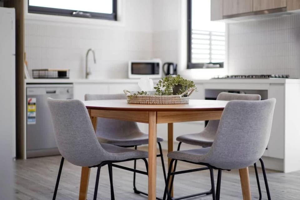 Modern Rosebud Townhouse 300m from the Beach House in Rosebud