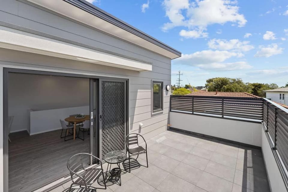 Modern Rosebud Townhouse 300m from the Beach House in Rosebud