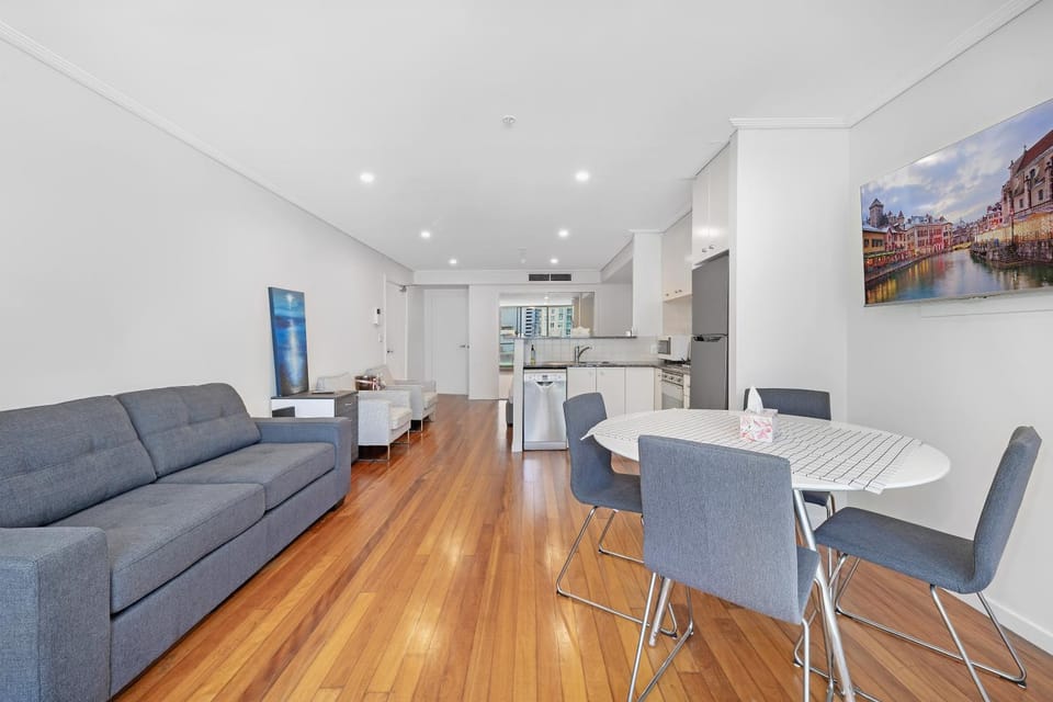 Sydney CBD Studio I City Views I Sleeps 4 People Apartment in Surry Hills