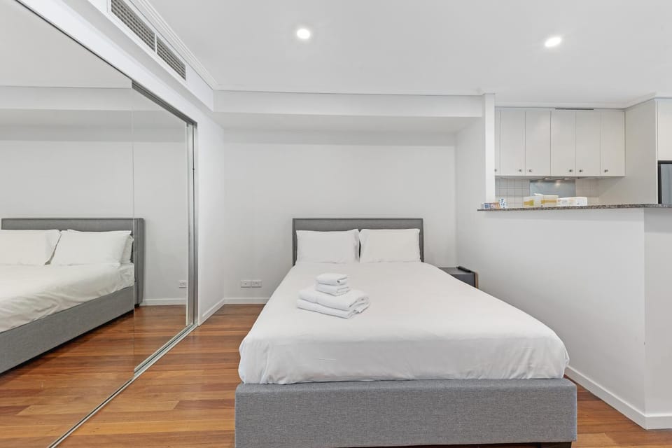Sydney CBD Studio I City Views I Sleeps 4 People Apartment in Surry Hills