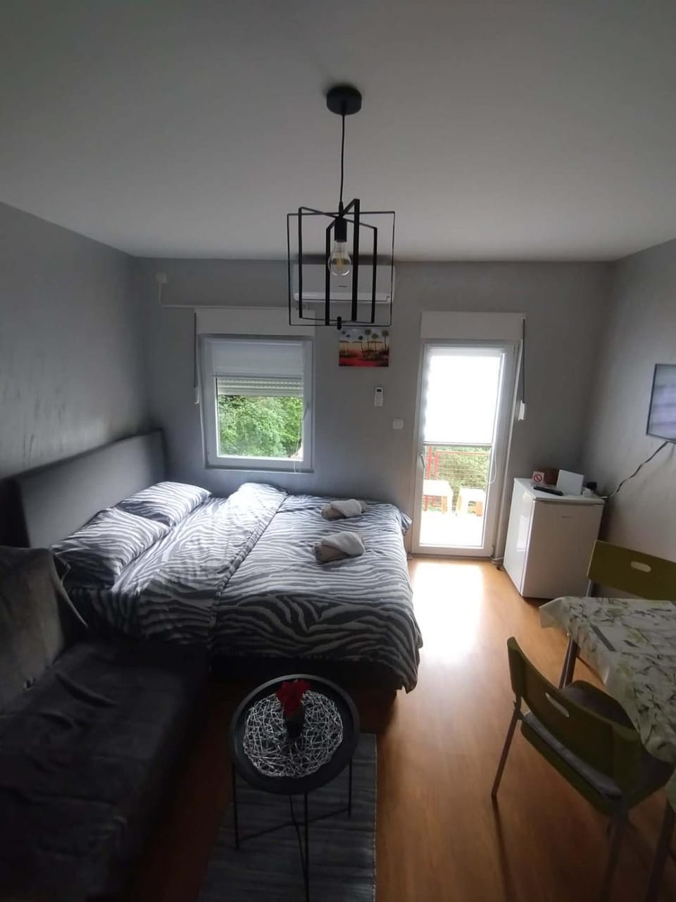 Bed, Living room, Photo of the whole room, Seating area, Bedroom