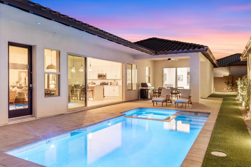Luxury and comfort throughout Pool Spa Putting Green House in La Quinta