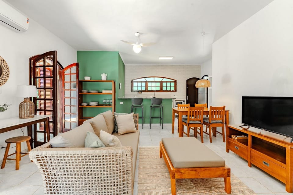 TV and multimedia, Living room, Seating area, Entertainment, Family