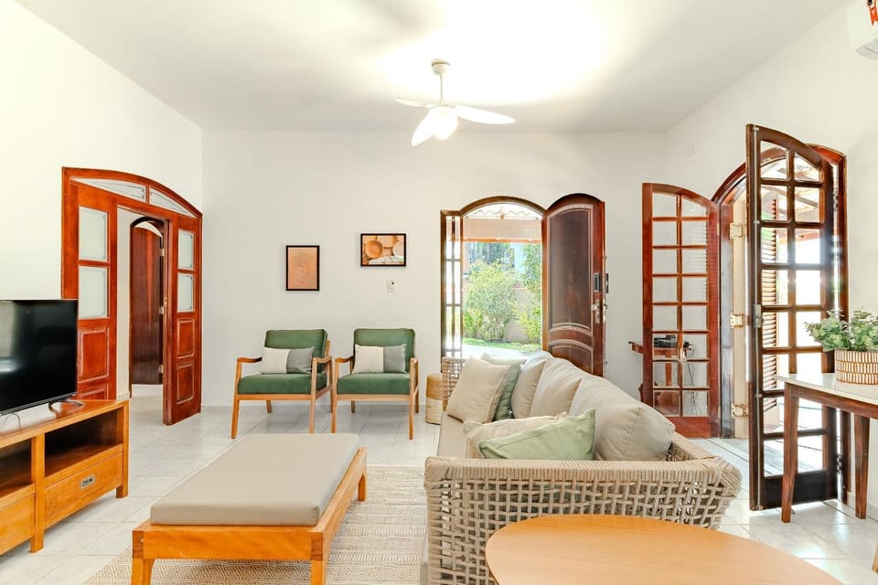 TV and multimedia, Living room, Seating area, Entertainment, Family