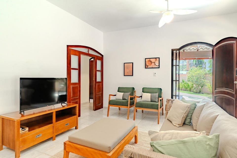 TV and multimedia, Living room, Seating area, Entertainment, Family