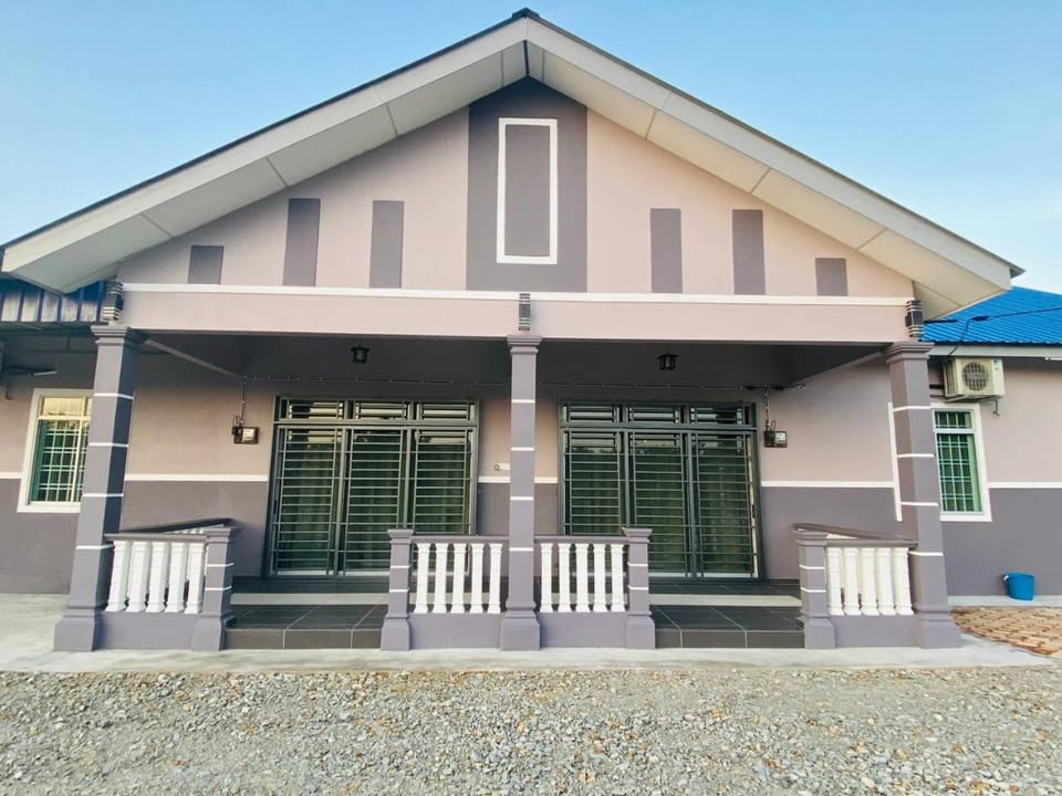 Homestay Hj Esmon Parit Raja 4 UTHM House in Johor