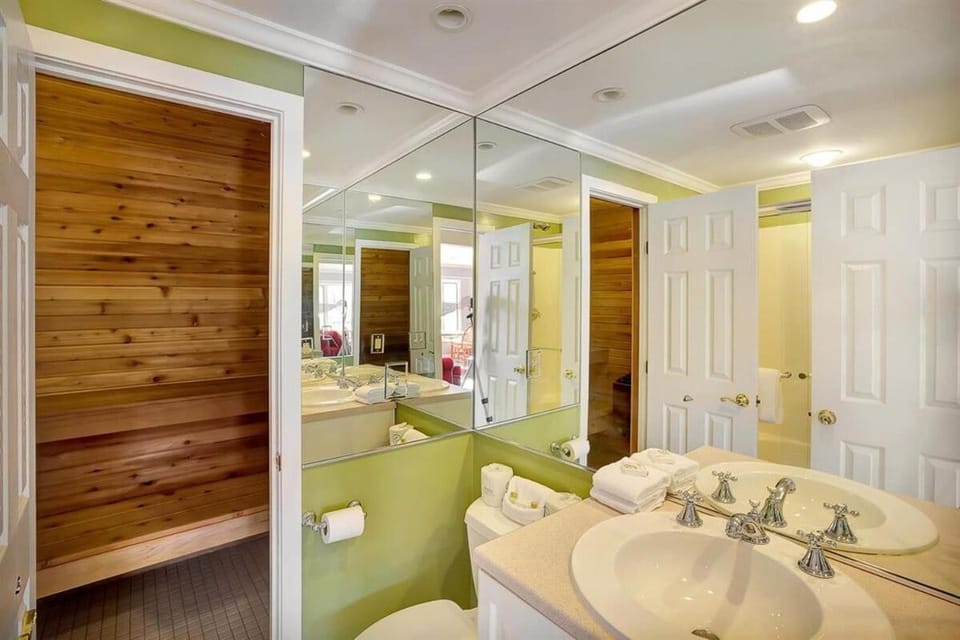 Sauna, Bathroom