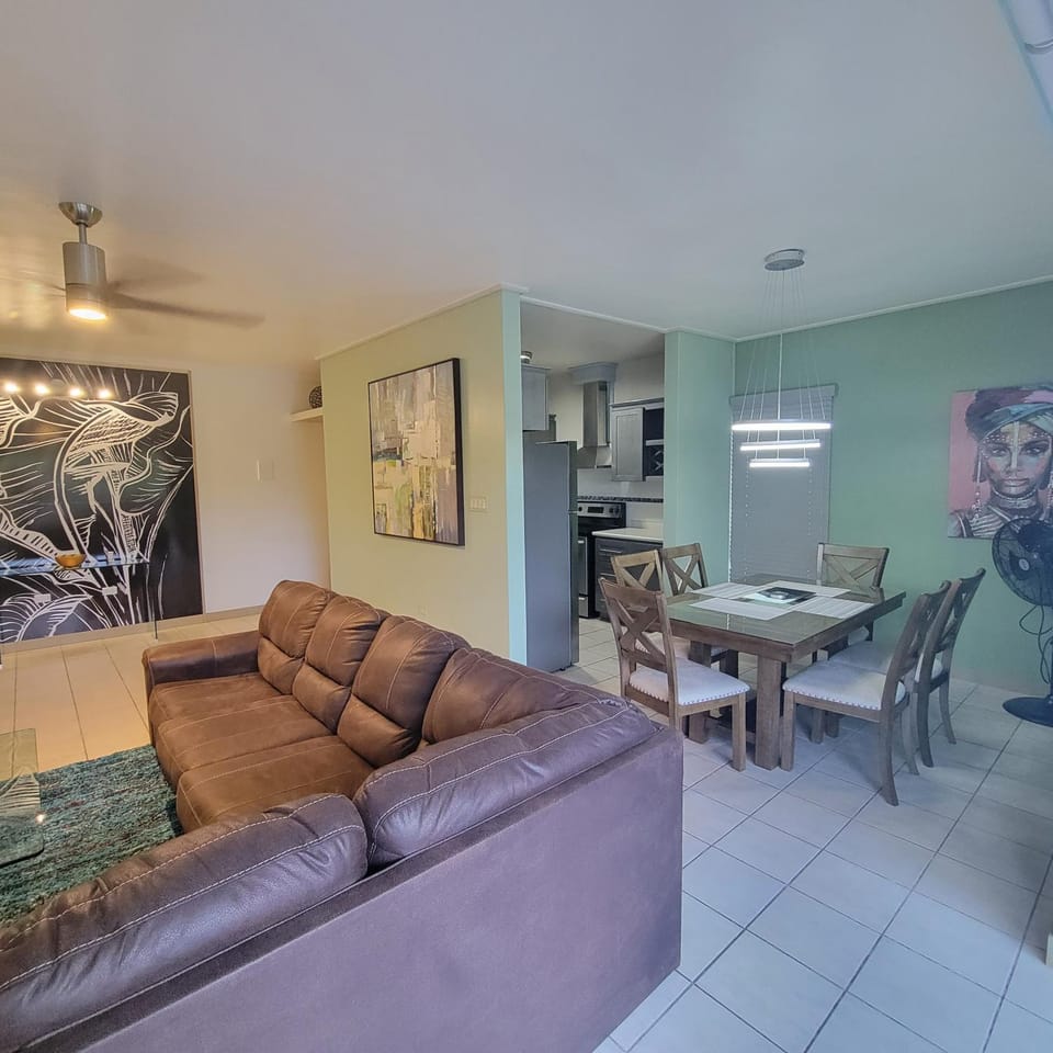 Cozy Accommodations - Abbey Hope View Apartment in Kingston