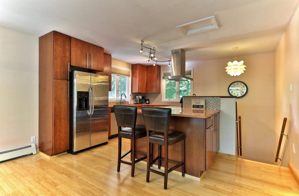 Kitchen or kitchenette, Dining area, oven, pet friendly, stove