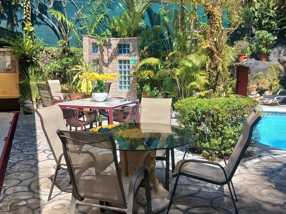 Swimming pool, Breakfast