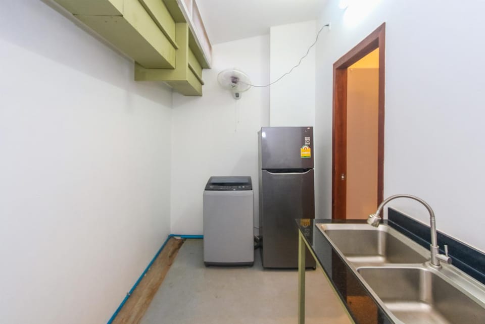 Kitchen or kitchenette, laundry