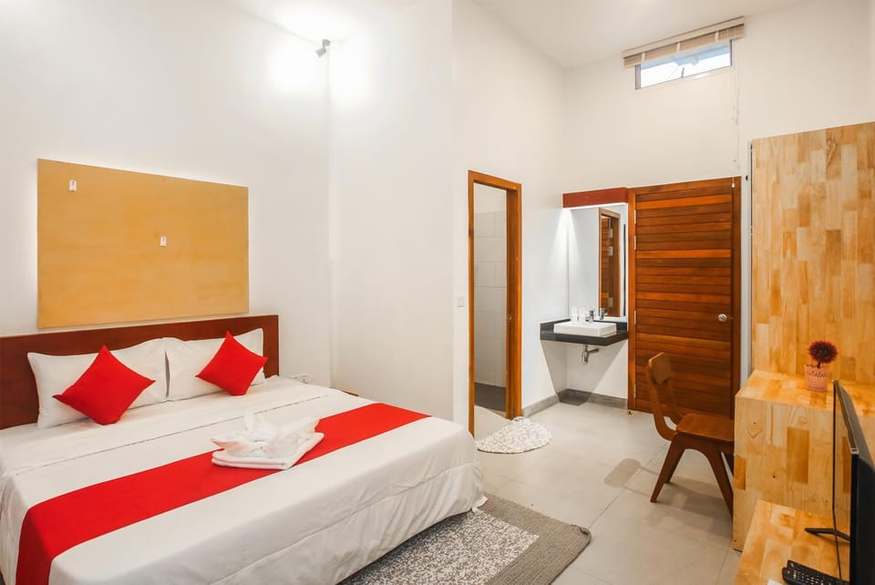 Bed, Bathroom, Photo of the whole room, Bedroom, towels, wardrobe