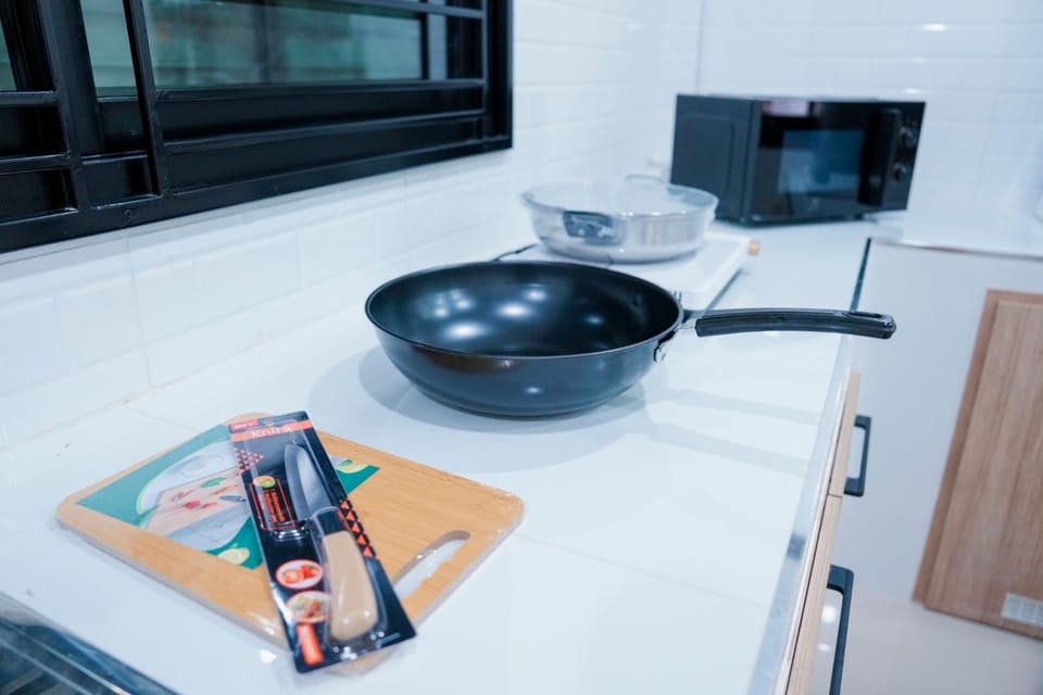 Kitchen or kitchenette, microwave, stove