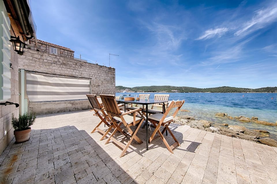 Beachfront House Kut House in Vis