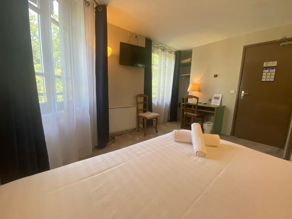 Bed, Photo of the whole room, wardrobe