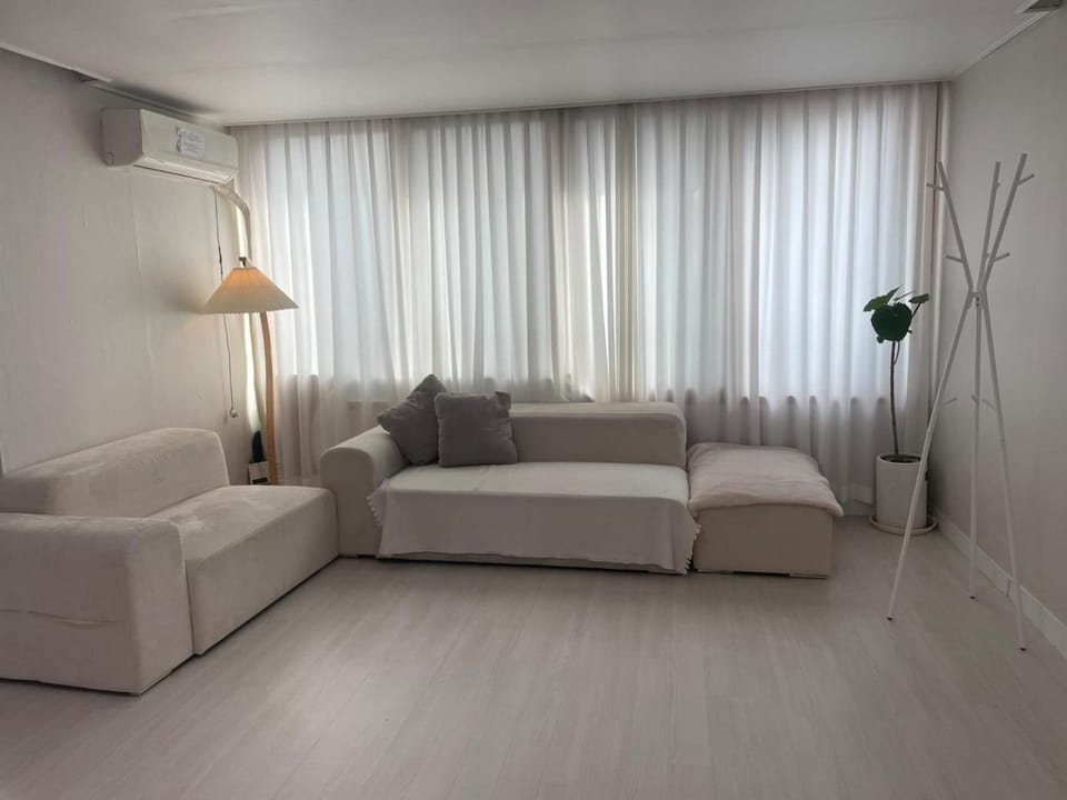 High Street Guest House Bed and Breakfast in Seoul