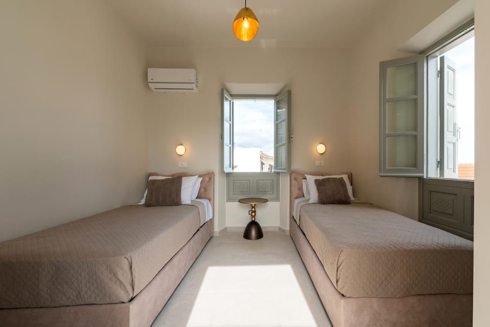 Bed, Bedroom, air conditioner