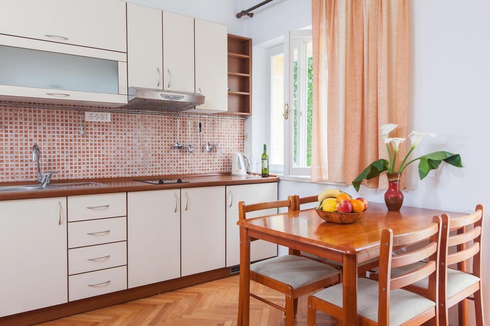 Kitchen or kitchenette, Living room, Dining area, Landmark view