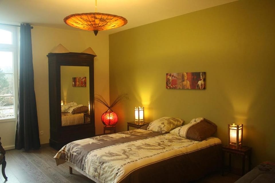 Bed, Photo of the whole room
