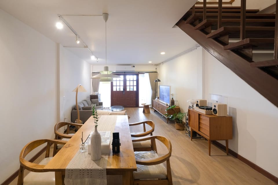 Living room, Seating area, Dining area