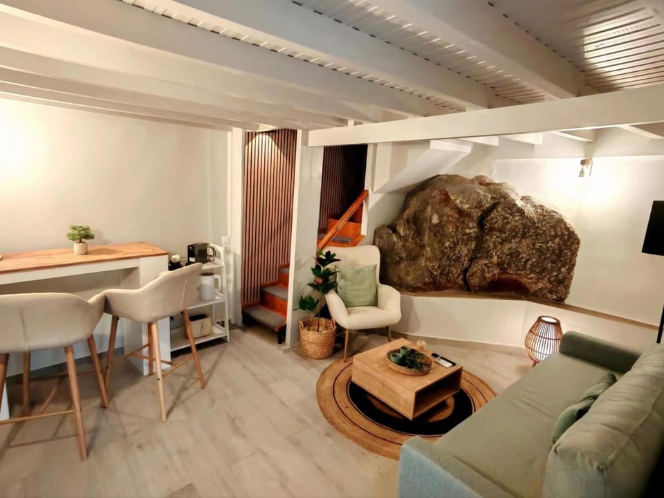 TV and multimedia, Seating area, Dining area