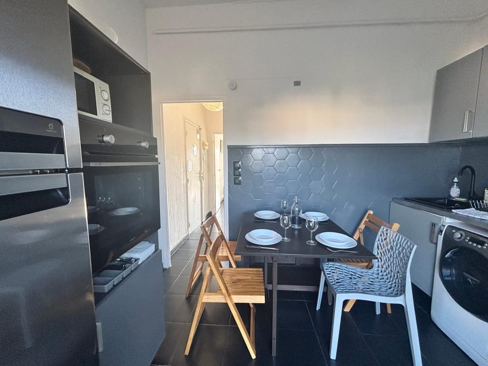 Appartement à 2 pas de la Promenade des Anglais vue mer 7 avenue de Fabron Apartment in Nice