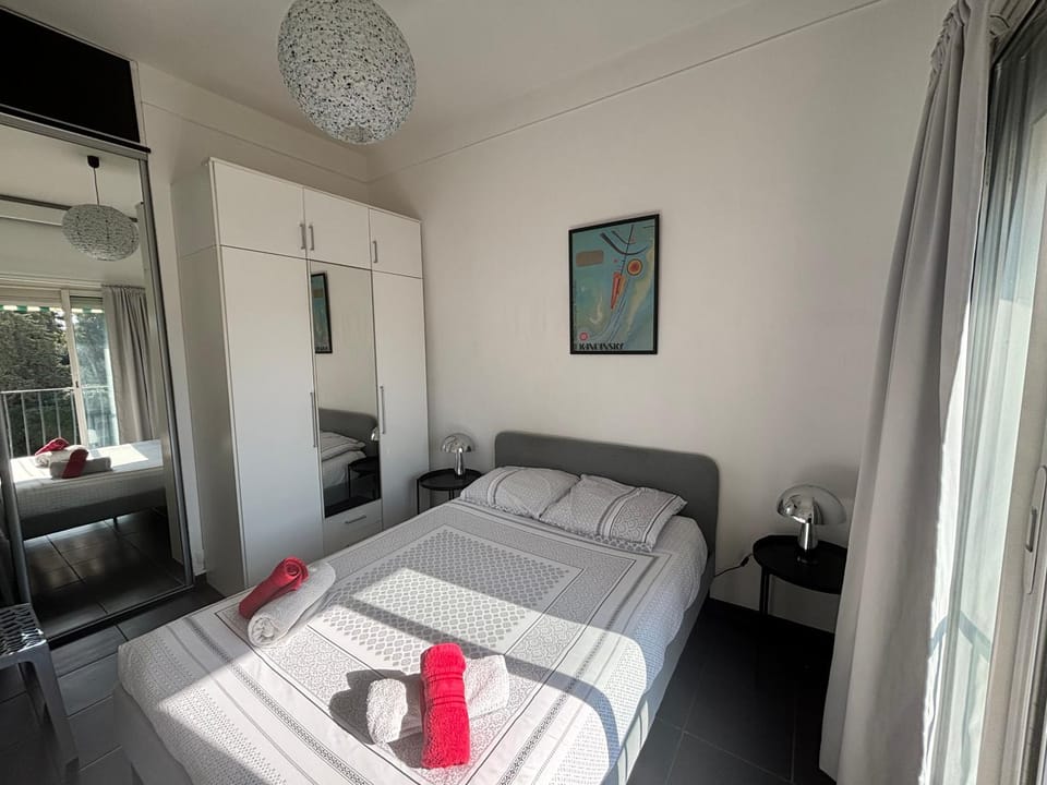Appartement à 2 pas de la Promenade des Anglais vue mer 7 avenue de Fabron Apartment in Nice