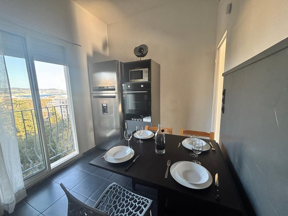 Appartement à 2 pas de la Promenade des Anglais vue mer 7 avenue de Fabron Apartment in Nice