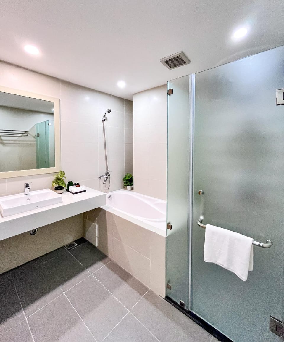 Shower, Toilet, Bathroom, Bath, towels