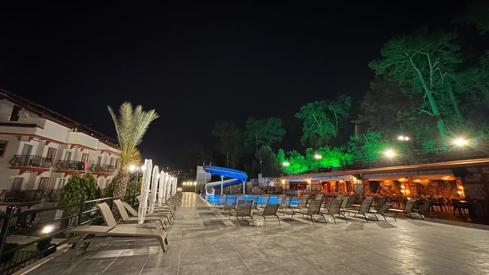 Property building, Restaurant/places to eat, Swimming pool, Breakfast