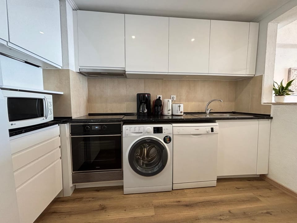 dishwasher, stove, washing machine
