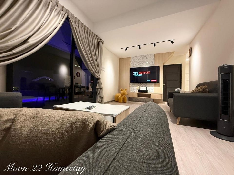 TV and multimedia, Living room, Evening entertainment