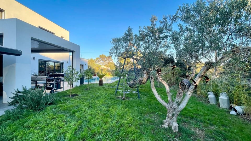 Maison La pause Contemporaine et Piscine Privée Villa in Lambesc