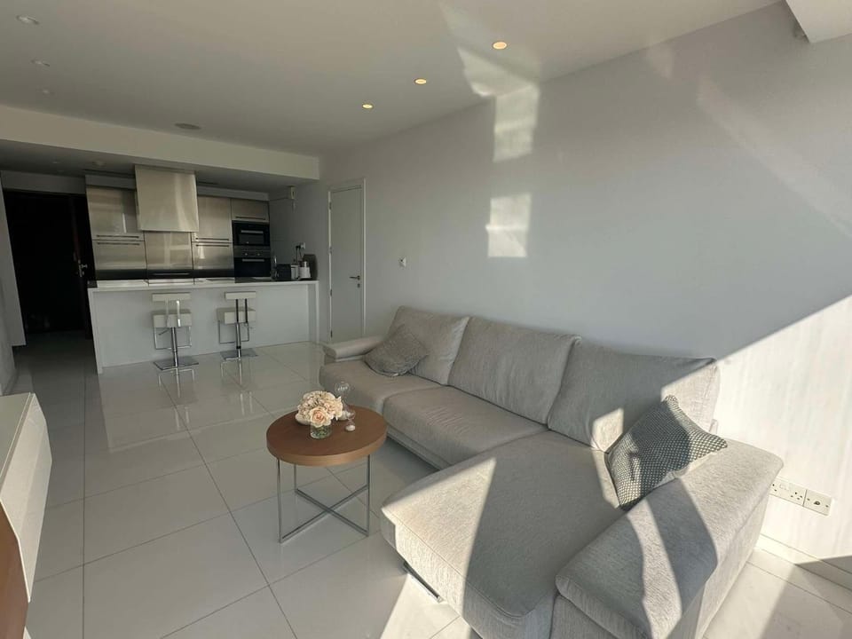 Kitchen or kitchenette, Living room, Seating area