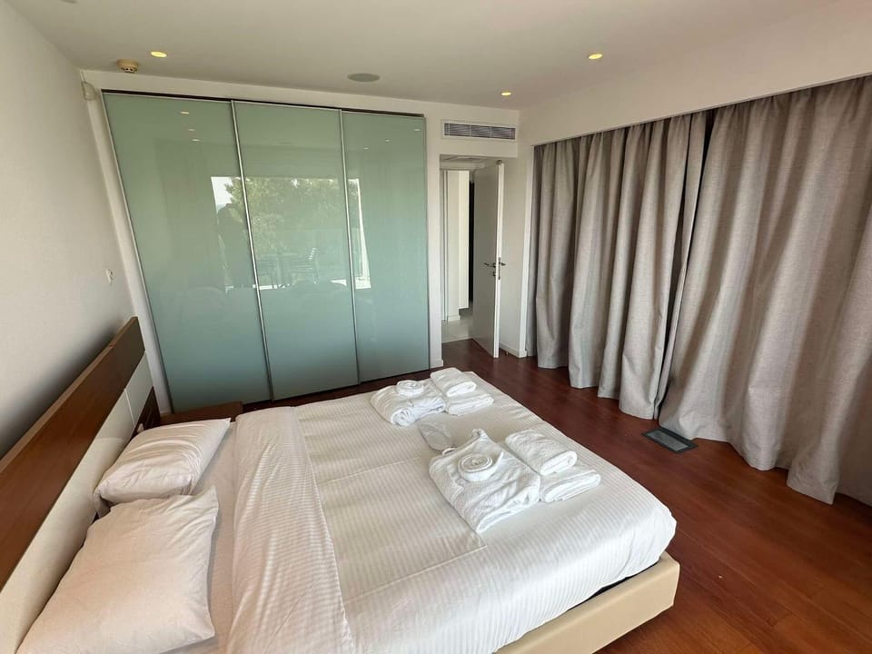 Bedroom, wardrobe