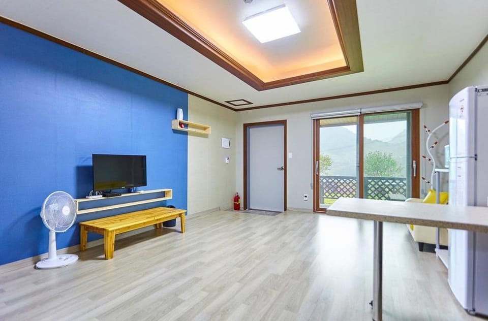 Namhae Uyeongwa Inyeon Pension Uyeon Bed and Breakfast in South Korea