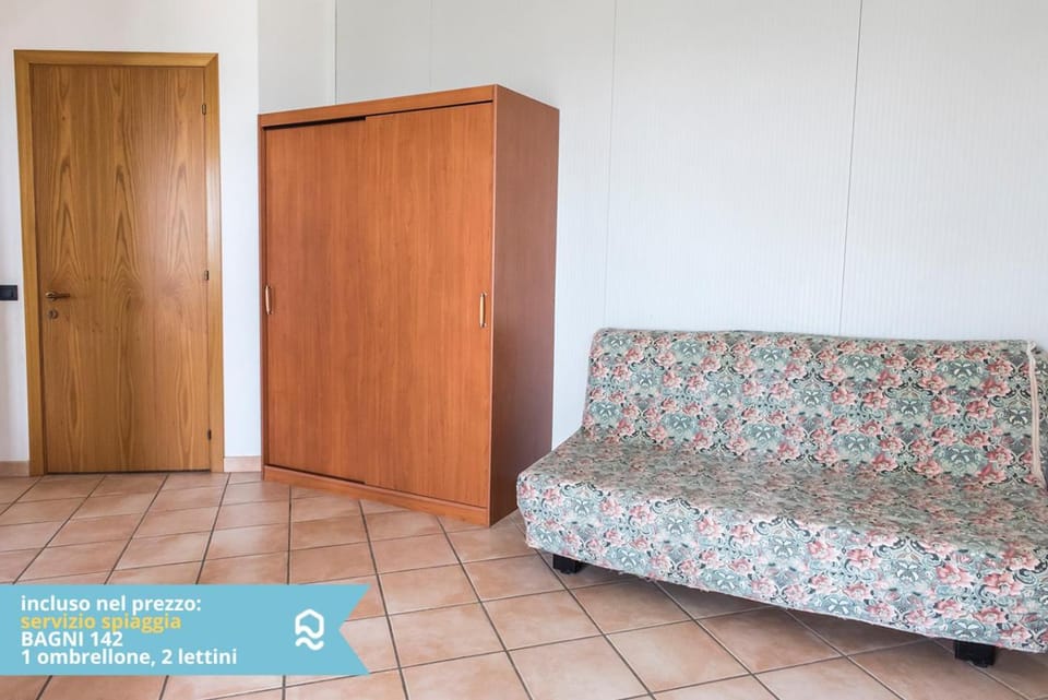 Senigallia, bilocale sul mare con spiaggia inclusa - SE001 Apartment in Marche