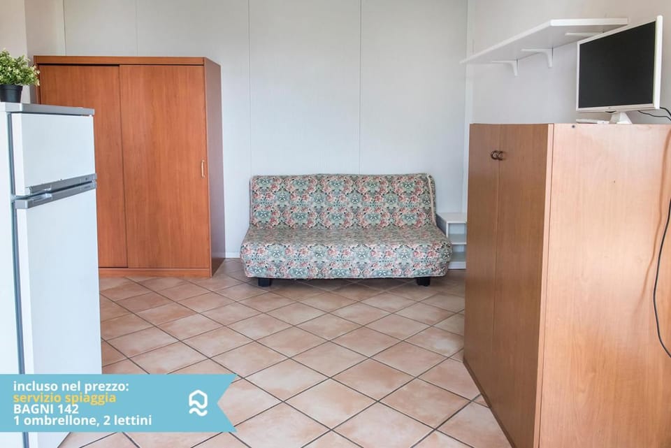 Senigallia, bilocale sul mare con spiaggia inclusa - SE001 Apartment in Marche
