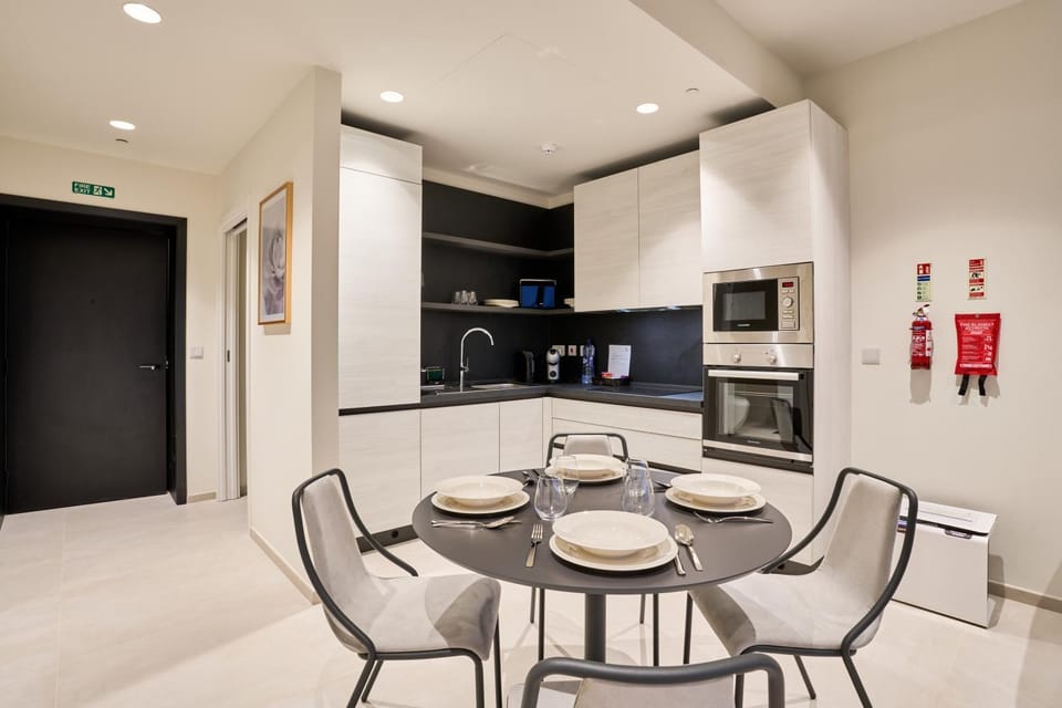 Coffee/tea facilities, Kitchen or kitchenette, oven, stove, toaster