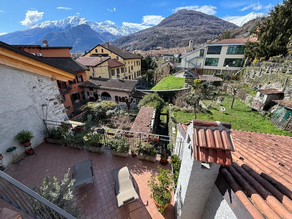 Balcony/Terrace, Mountain view