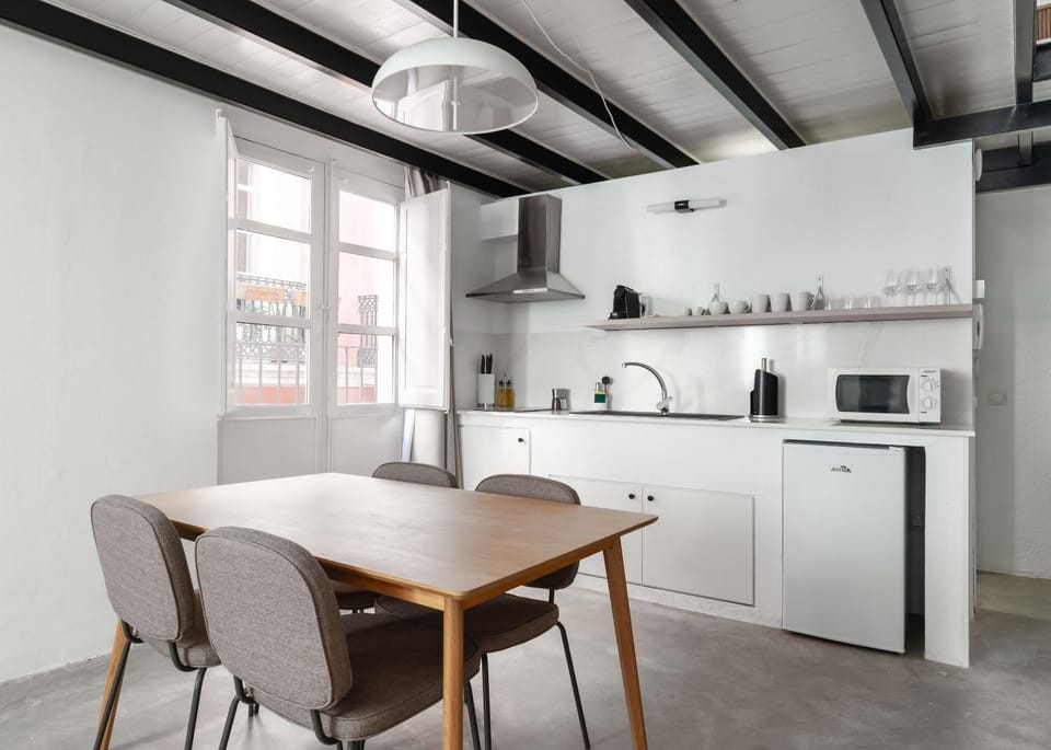 Kitchen or kitchenette, Dining area, stove