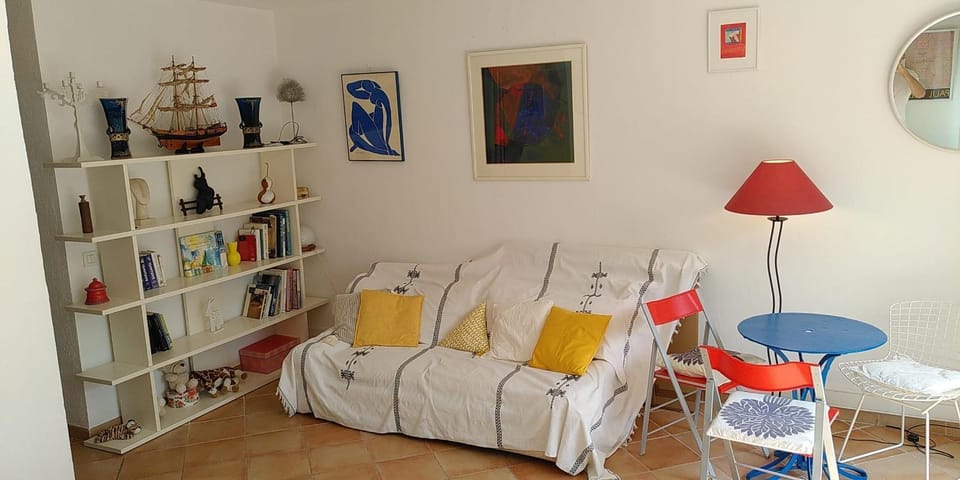 Pretty T1 with garden by the sea Apartment in Nice