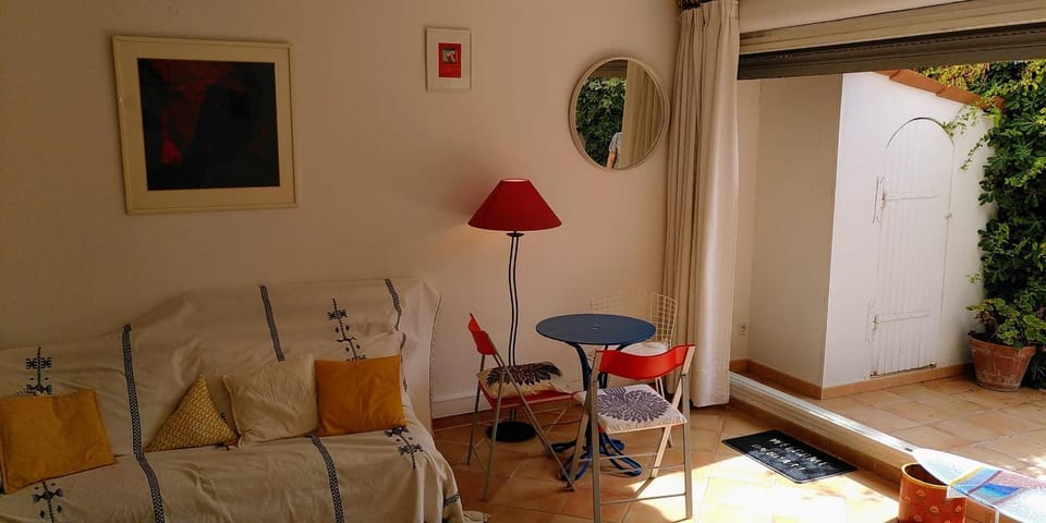 Pretty T1 with garden by the sea Apartment in Nice