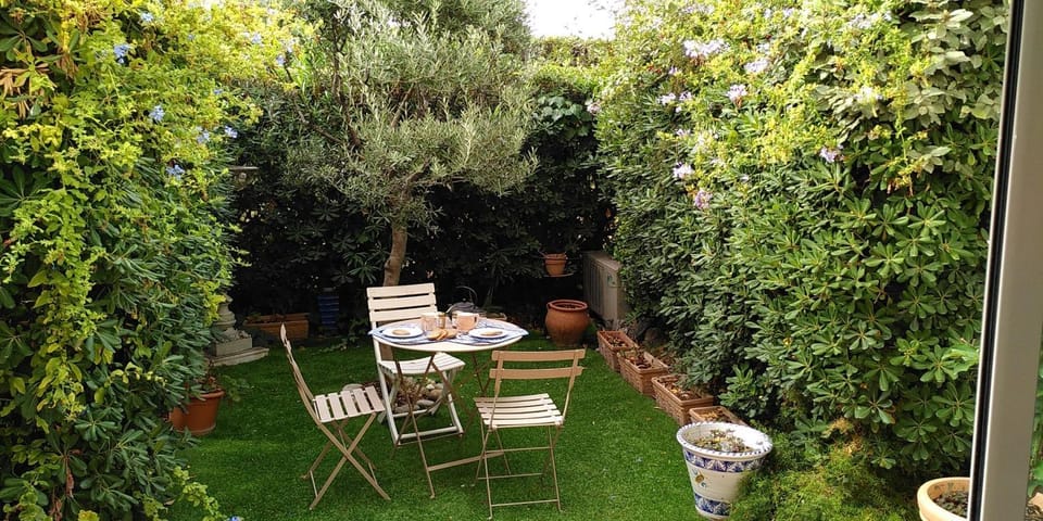 Pretty T1 with garden by the sea Apartment in Nice