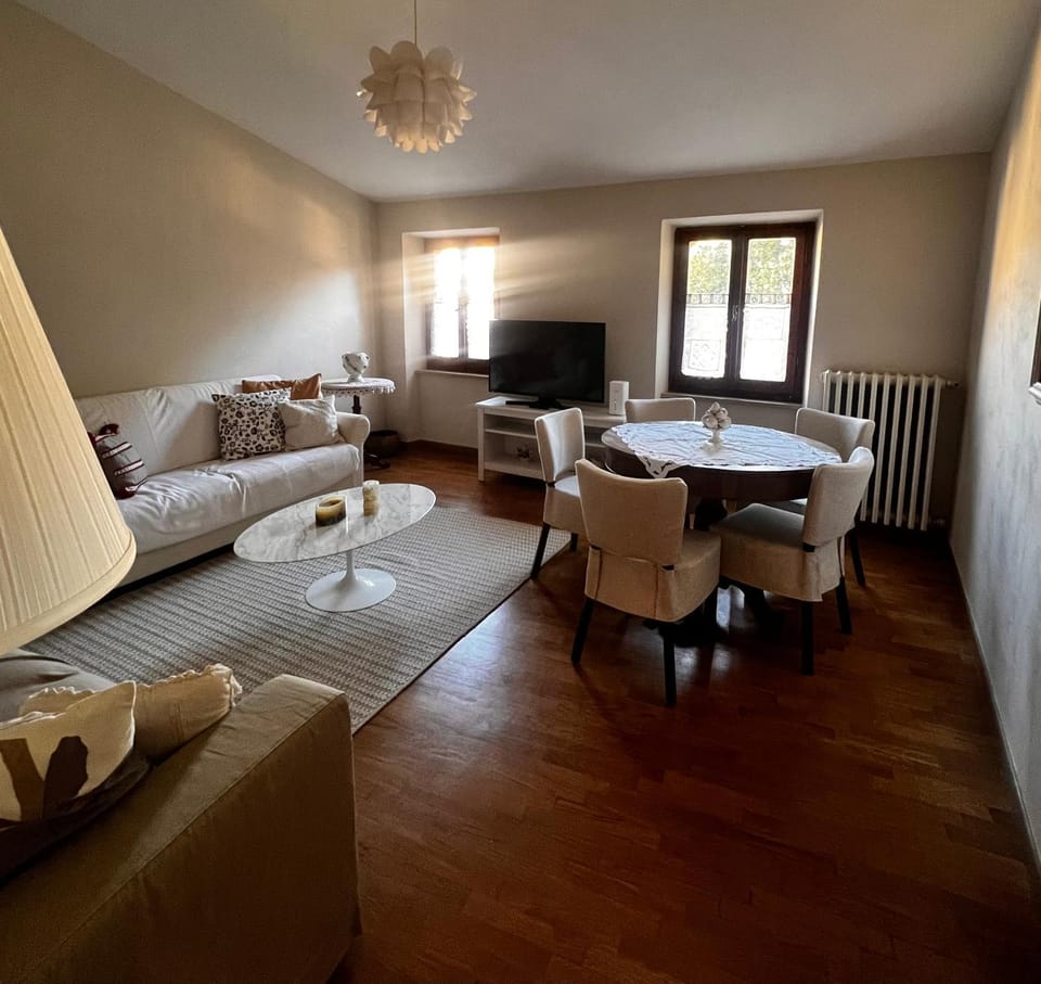 TV and multimedia, Living room, Seating area, Dining area, Evening entertainment