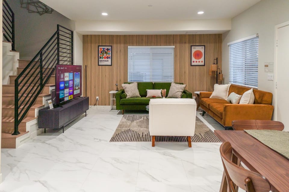 Spacious Disneyland Getaway I Game Room, King Suites & EV Access I Sleeps 14 House in Midway City