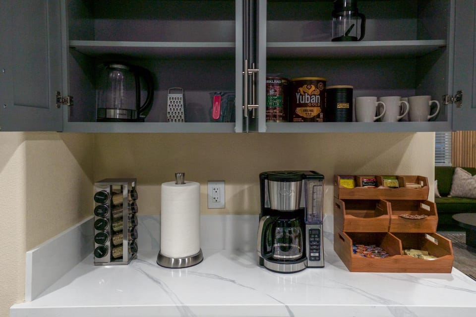Coffee/tea facilities, minibar