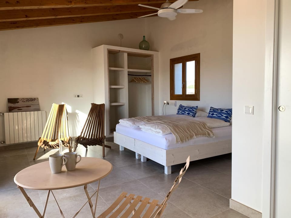 Bed, Photo of the whole room